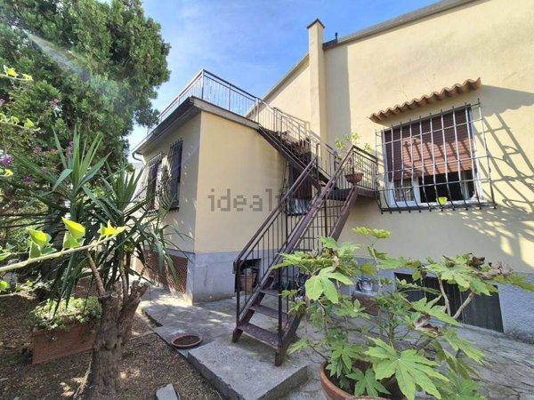 casa indipendente in vendita a Calenzano in zona Settimello