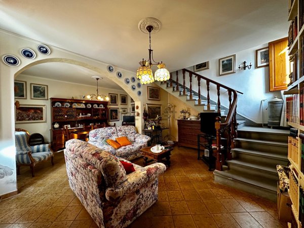 casa indipendente in vendita a Calenzano