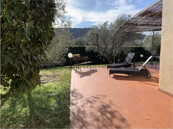 casa indipendente in vendita a Calenzano