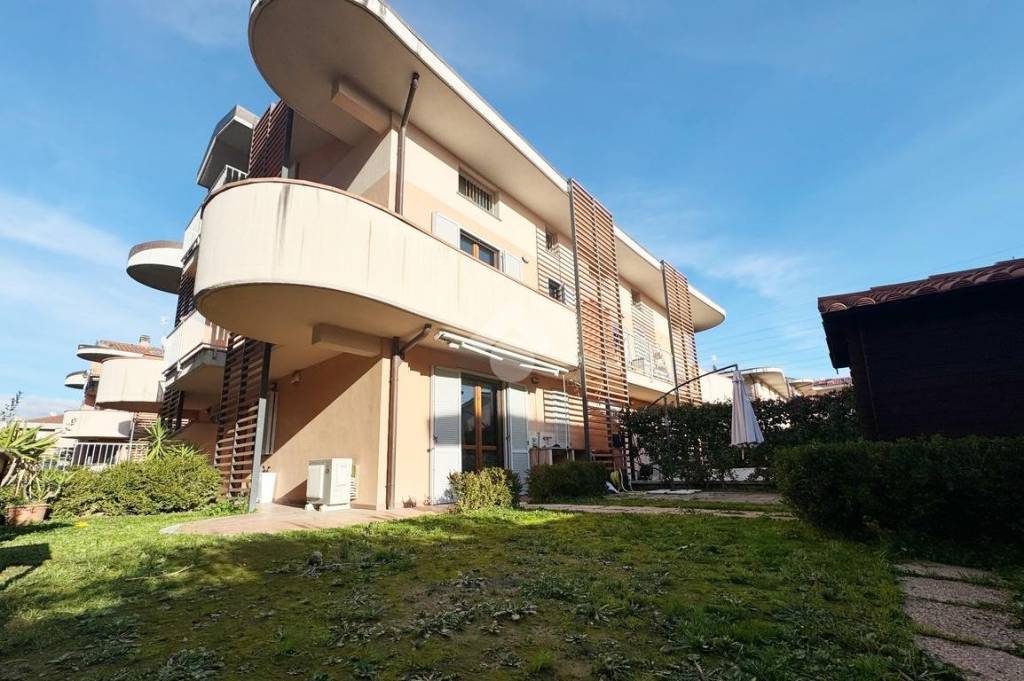 casa indipendente in vendita a Calenzano