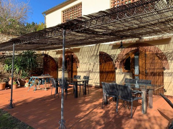 casa indipendente in vendita a Calenzano