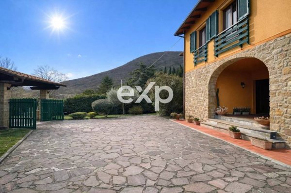 casa indipendente in vendita a Calenzano in zona Legri