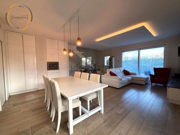 casa indipendente in vendita a Calenzano