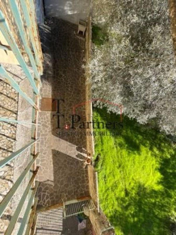 casa indipendente in vendita a Calenzano