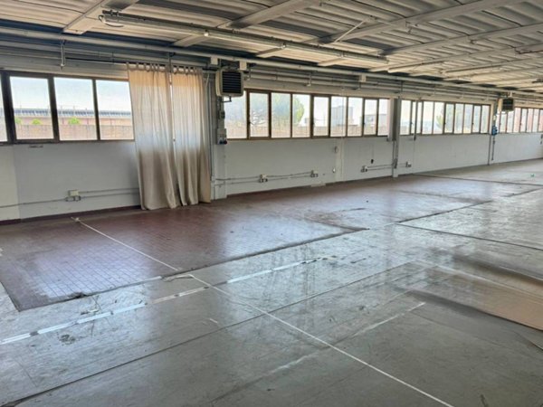 capannone in vendita a Calenzano