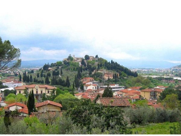 casa indipendente in vendita a Calenzano