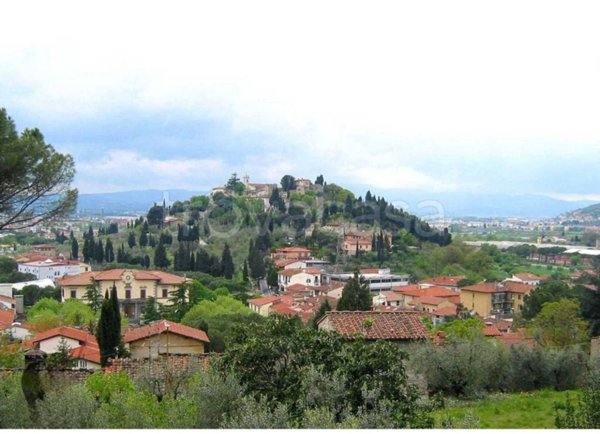 casa indipendente in vendita a Calenzano