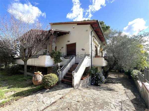 casa indipendente in vendita a Calenzano in zona Travalle