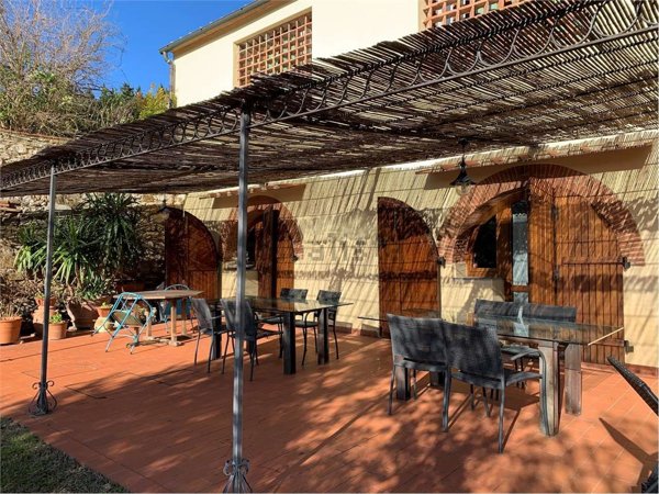 casa indipendente in vendita a Calenzano