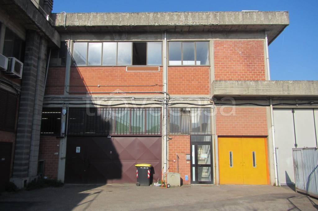 locale commerciale in vendita a Calenzano