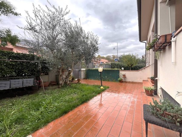 casa indipendente in vendita a Calenzano in zona Carraia