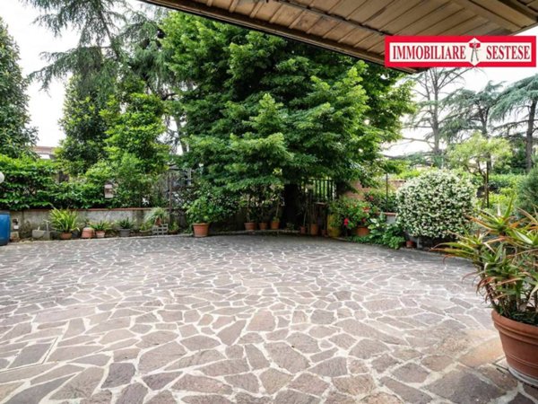 casa indipendente in vendita a Calenzano