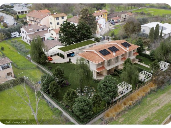 casa indipendente in vendita a Calenzano