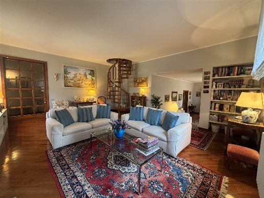 casa indipendente in vendita a Calenzano