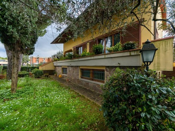 casa indipendente in vendita a Calenzano