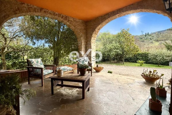 casa indipendente in vendita a Calenzano in zona Legri