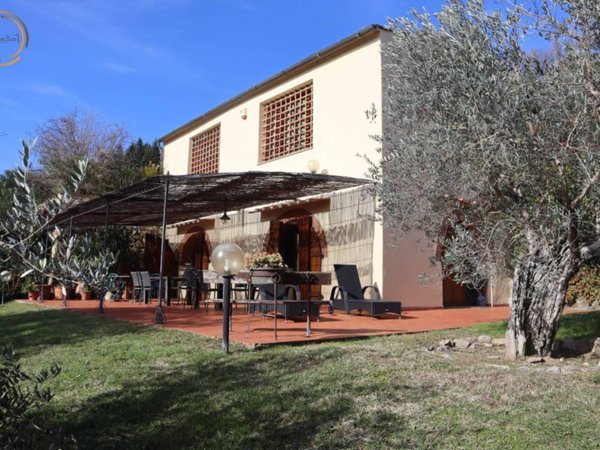 casa indipendente in vendita a Calenzano