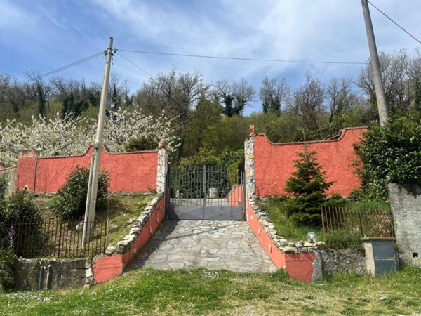 casa indipendente in vendita a Calenzano