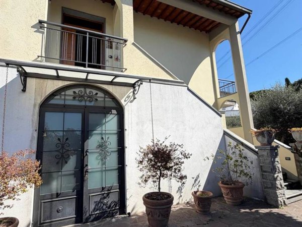 casa indipendente in vendita a Calenzano