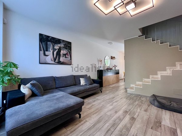 casa indipendente in vendita a Calenzano