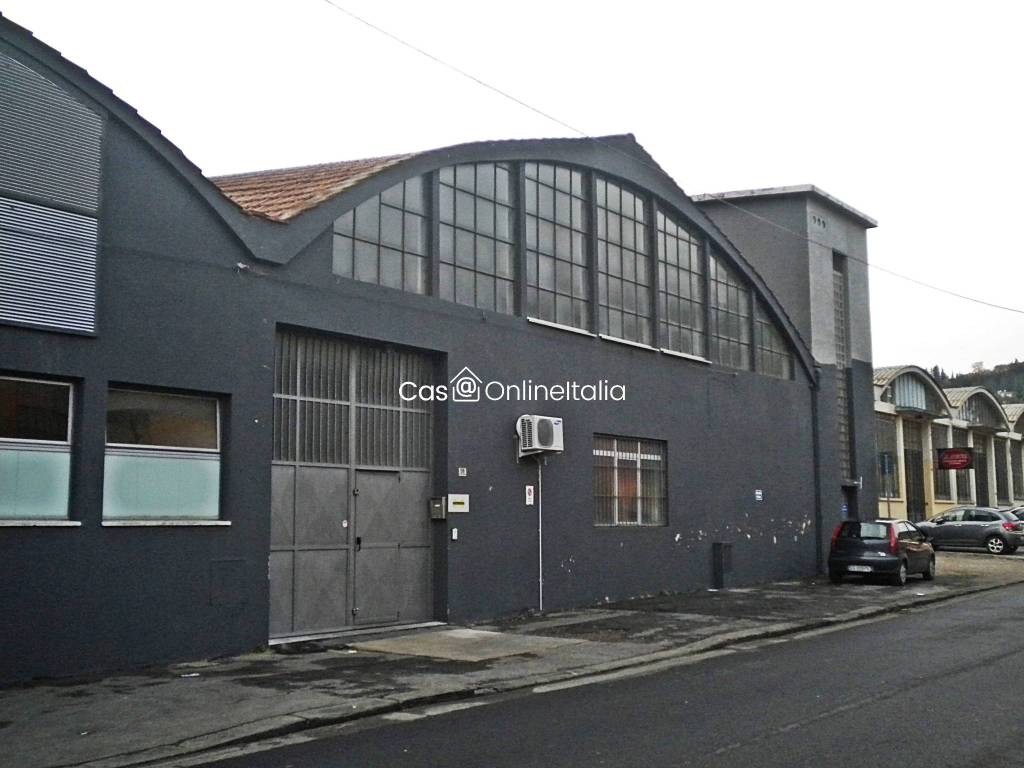 locale commerciale in vendita a Calenzano