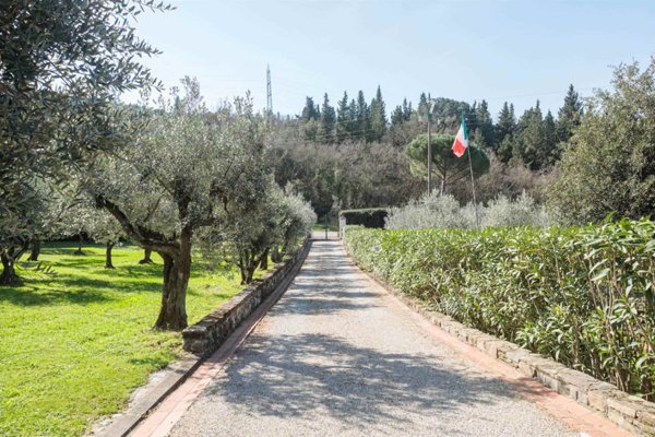 casa indipendente in vendita a Calenzano