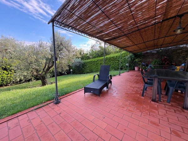 casa indipendente in vendita a Calenzano in zona Baroncoli