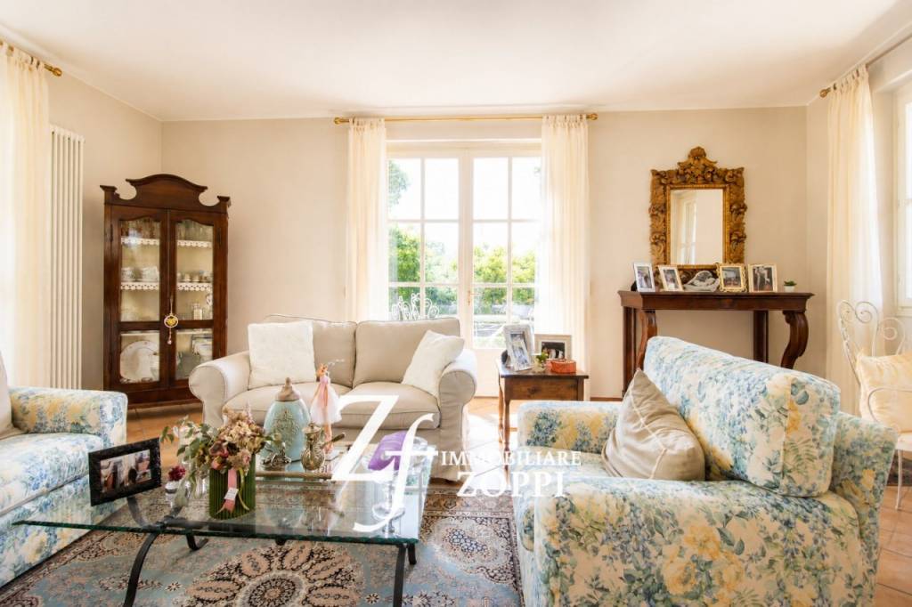 casa indipendente in vendita a Calenzano