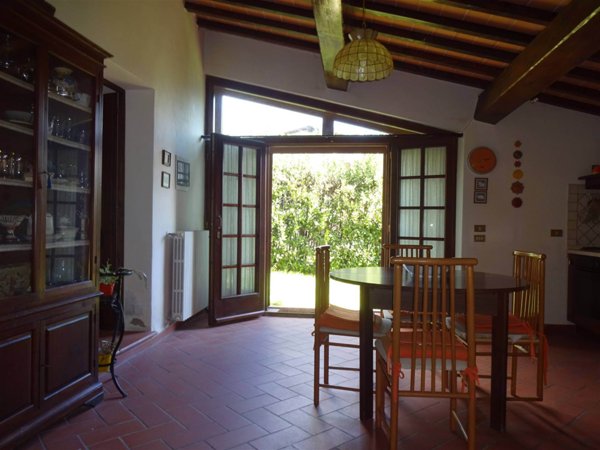 casa indipendente in vendita a Calenzano