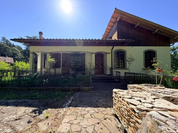 casa indipendente in vendita a Calenzano
