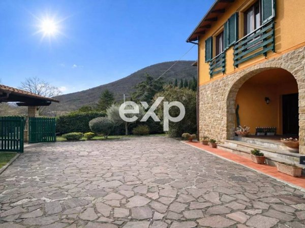 casa indipendente in vendita a Calenzano in zona Legri