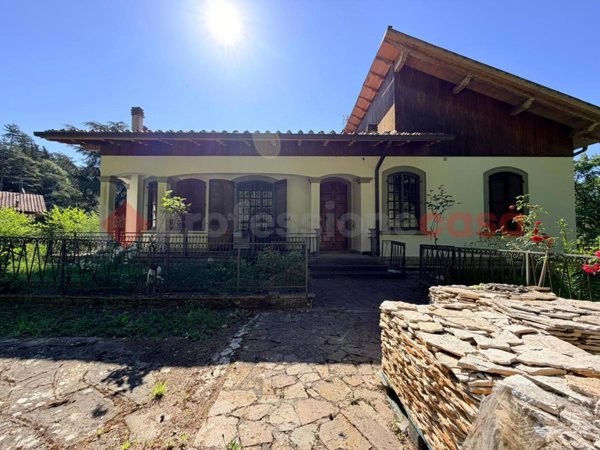 casa indipendente in vendita a Calenzano