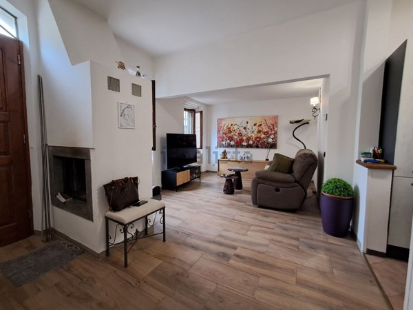 casa indipendente in vendita a Calenzano