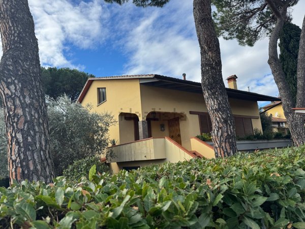 casa indipendente in vendita a Calenzano