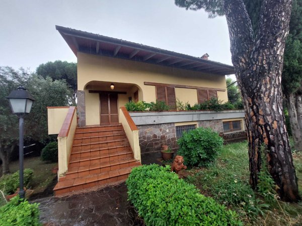 casa indipendente in vendita a Calenzano