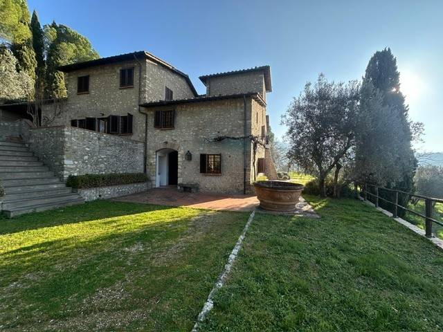 casa indipendente in vendita a Calenzano in zona Travalle