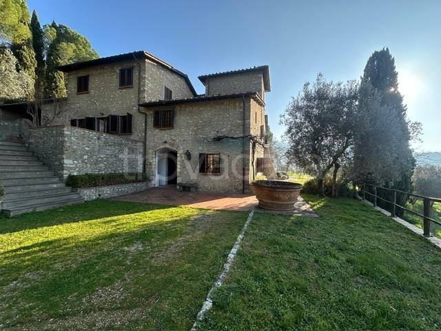 casa indipendente in vendita a Calenzano in zona Travalle