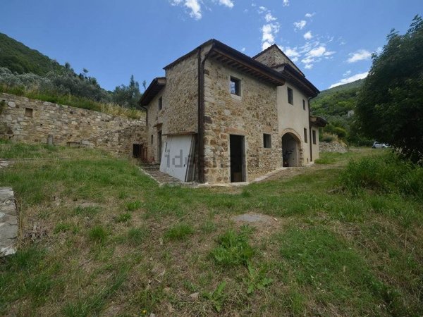 casale in vendita a Calenzano in zona Leccio