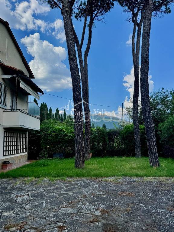 casa indipendente in vendita a Calenzano