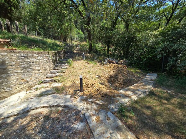casa indipendente in vendita a Calenzano in zona Travalle