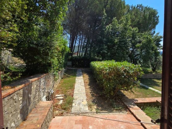 casa indipendente in vendita a Calenzano in zona Travalle