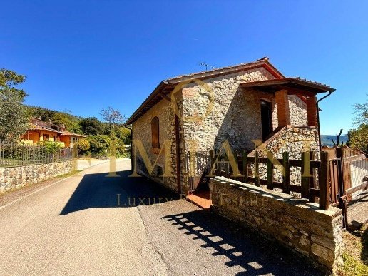 casa indipendente in vendita a Calenzano in zona San Pietro a Casaglia