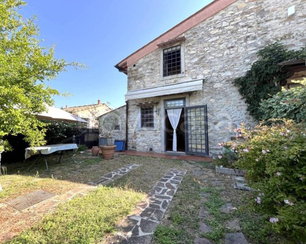 casa indipendente in vendita a Calenzano