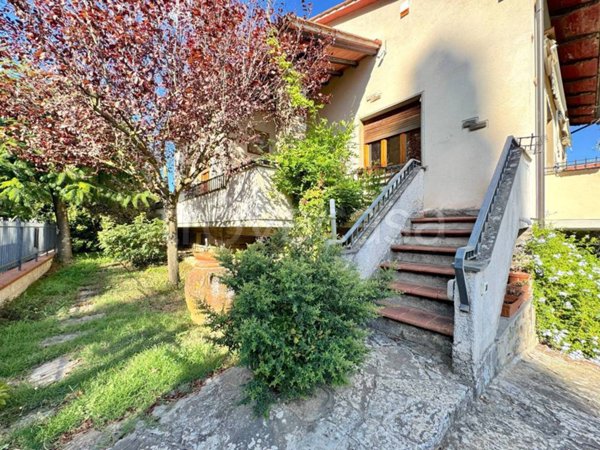 casa indipendente in vendita a Calenzano in zona Travalle
