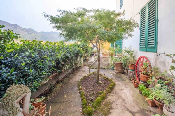 casa indipendente in vendita a Calenzano in zona La Chiusa