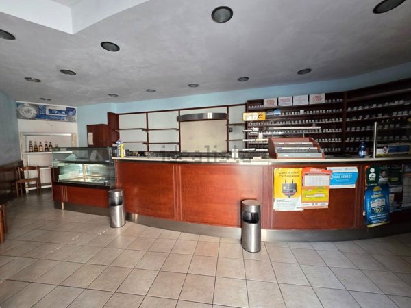 locale commerciale in vendita a Calenzano in zona San Donato