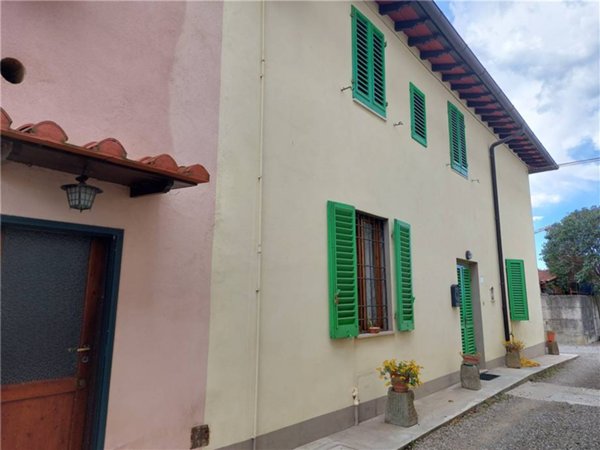 casa indipendente in vendita a Campi Bisenzio