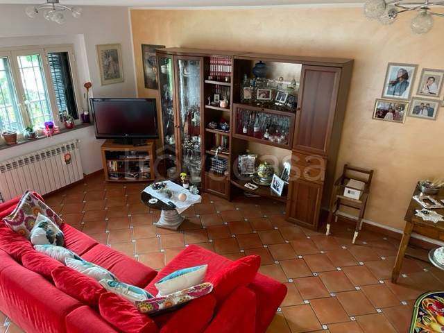 casa indipendente in vendita a Campi Bisenzio