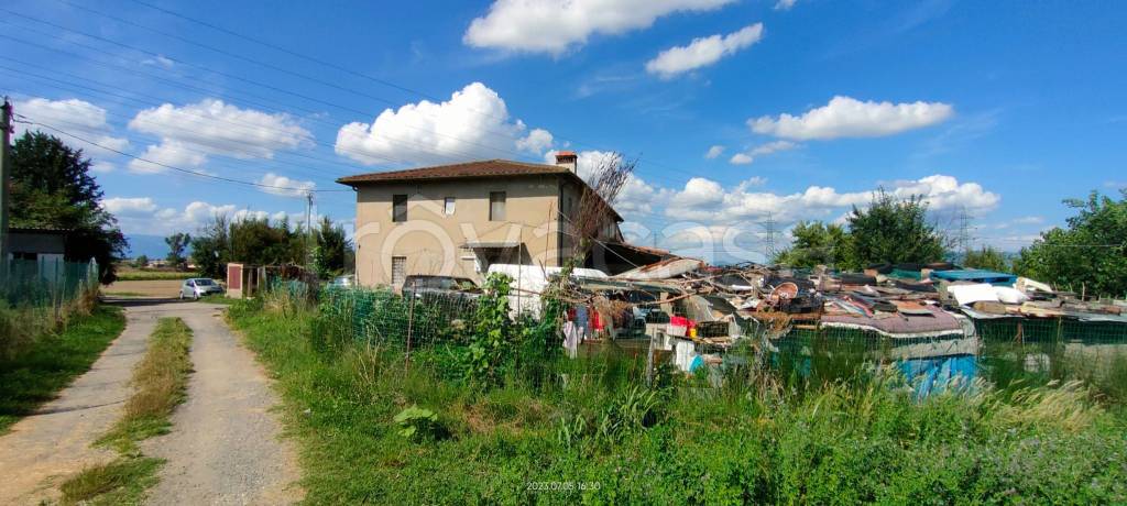 casa indipendente in vendita a Campi Bisenzio in zona Sant'Angelo a Lecore