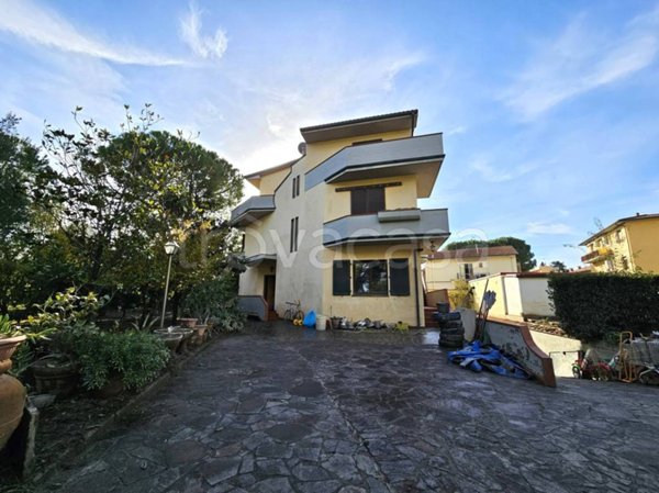 casa indipendente in vendita a Campi Bisenzio